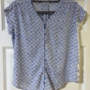 Liz Claiborne Blue and White Patterned Button Down Shirt